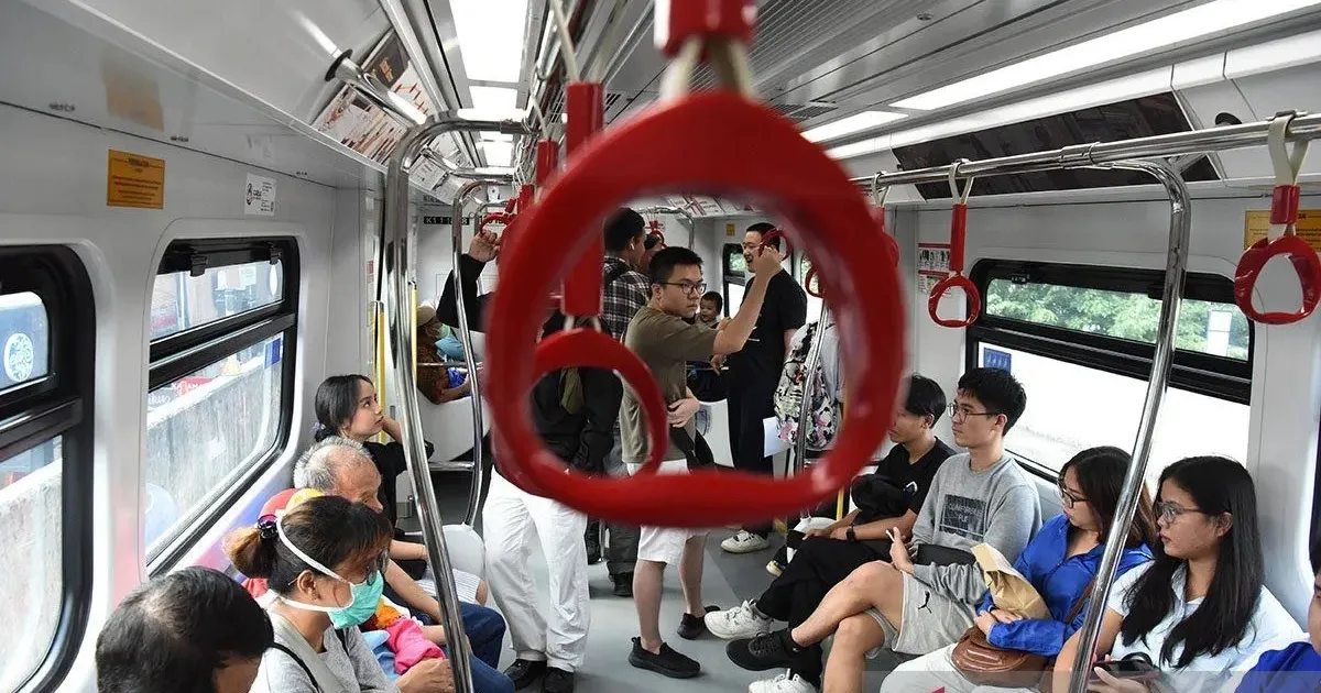 HUT Polri, Naik Transjakarta, MRT, LRT Jakarta Cuma Bayar Rp1